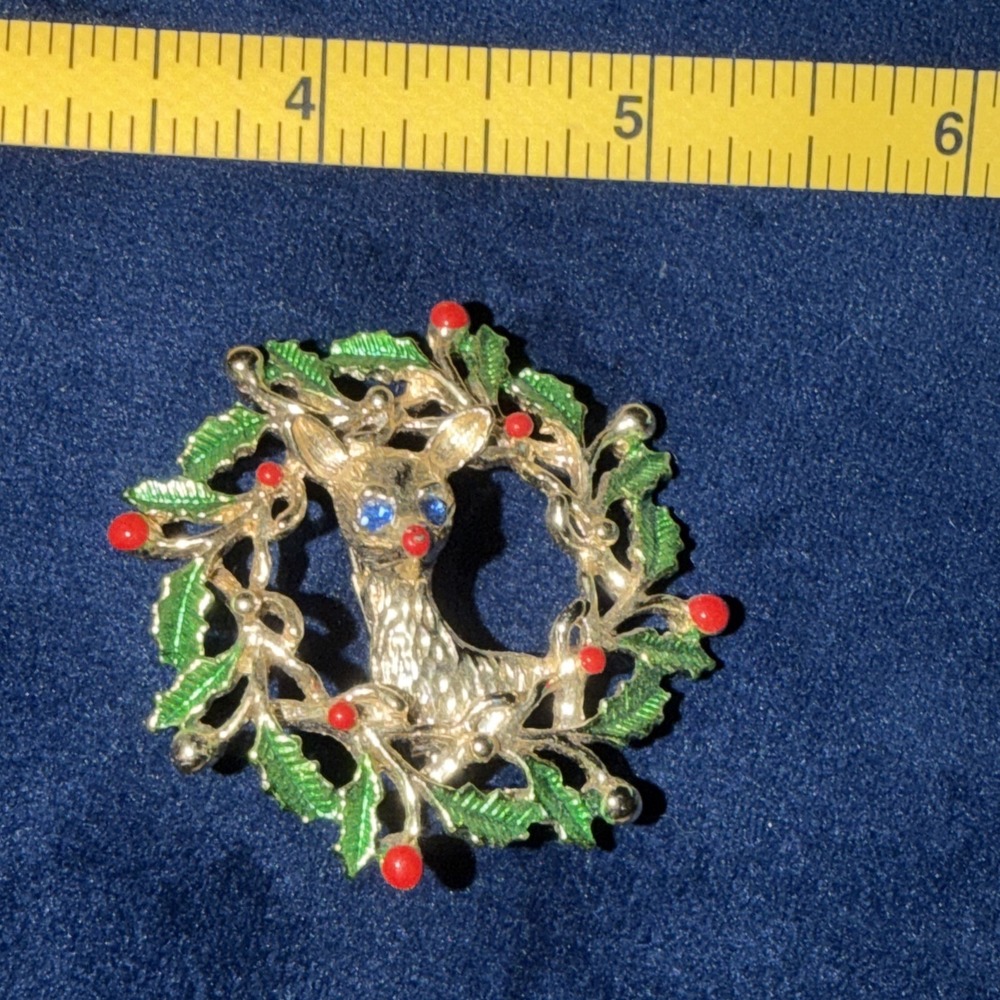 Vintage Signed Gerry's Christmas Wreath Rhinestone Blue Eyed Deer Pin Brooch